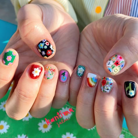 Flower Nail Inspiration, Usahana Nails, Fake Nails Designs, Graduation Nails, Beauty Nails Design, Hippie Nails, Cute Nail Art Designs, Minimal Nails, Cute Gel Nails