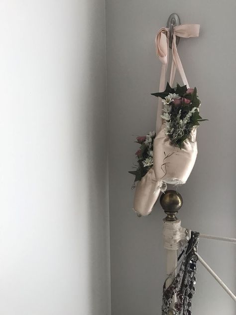 Ballet Aesthetic Room, Uni Decor, Dance Bedroom, Ballet Room, Dance Crafts, Dance Aesthetic, Ballet Pointe, Ballet Pointe Shoes, Shoe Room