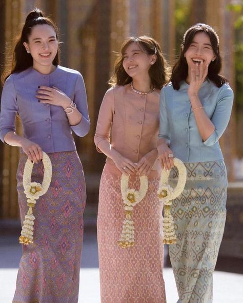 Thailand Dress Modern, Thai Outfits Traditional, Luxury Baddie, Thailand Traditional Dress, Thai Traditional Clothing, Burma Dress, Thailand Dress, Thai Silk Dresses, Sunday Clothes