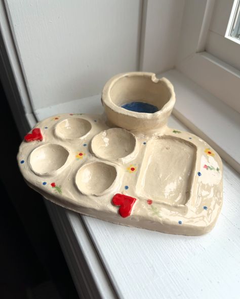 Custom ceramic paint palette 🎨 ❤️ Clay Paint Pallet Diy, Paint Pallet Clay, Ceramic Paint Brush Holder, Diy Clay Paint Palette, Clay Paint Pallet, Paint Palette Clay, Ceramic Paint Pallet, Clay Paint Palette, Ceramic Paint Palette