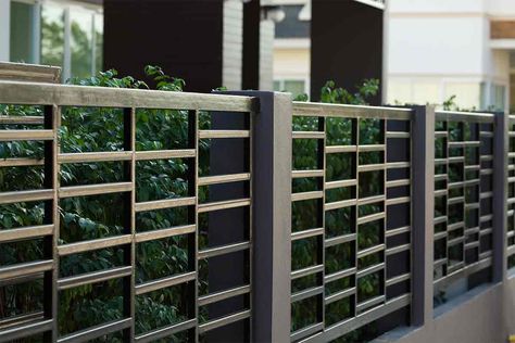 House Fence Design, Modern Fence Design, Fence Designs, Privacy Fence Designs, Brick Fence, Horizontal Fence, Types Of Fences, Steel Fence, Diy Fence