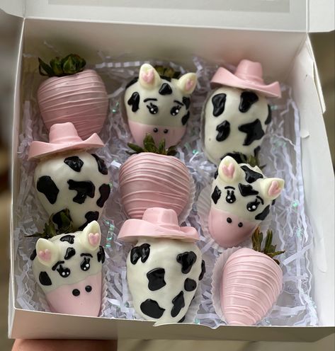 Cow Print Cakes, Cowgirl Birthday Cakes, Cow Print Birthday, I Love Cows, Cowgirl Cakes, Cow Birthday Parties, Cow Cakes, Chocolate Covered Strawberries Bouquet, Cow Baby Showers