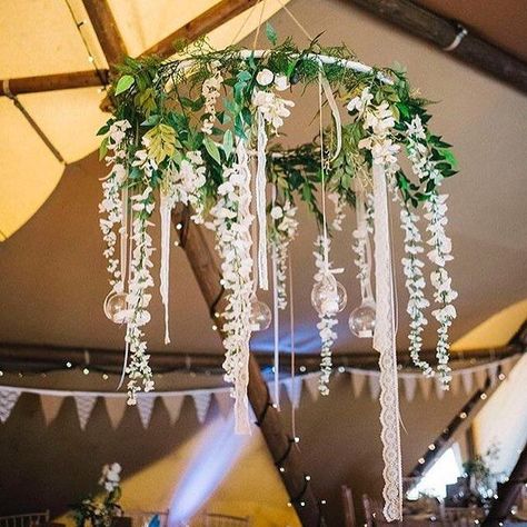 Diy Hula Hoop, Hula Hoop Chandelier, Affordable Wedding Decorations, Hanging Wedding Decorations, Wedding Hoop, Wedding Chandelier, Flower Chandelier, Hoop Projects, Hula Hoops