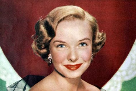 How to create short 1950s hairstyles for some vintage flair - Click Americana Easy 1950s Hairstyles, 1950’s Hairstyles, 1950 Hairstyles, Easy 50s Hairstyles, Hairstyles 1950s, 1950 Hairstyle, 1950s Hairstyles, 50s Hairstyles, Short Hair Lengths