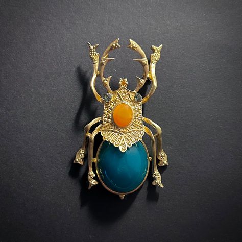 Big Beetle, Golden Beetle, Nordic Noir, Resin Brooch, Beetle Brooch, Resin Stone, Art Deco Art, Insect Jewelry, Art Nouveau Jewelry