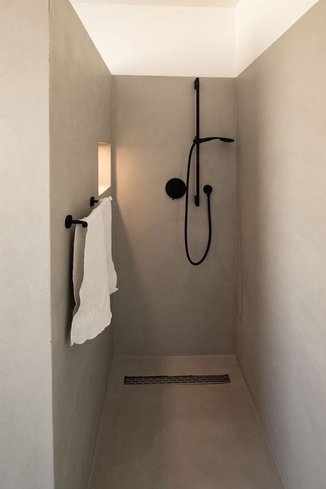 Concrete Shower, Tuscan Bathroom, Barn Bedrooms, Small Shower Remodel, Bath Makeover, Gym Room At Home, Dream Bathrooms, Bathroom Layout, House Bathroom