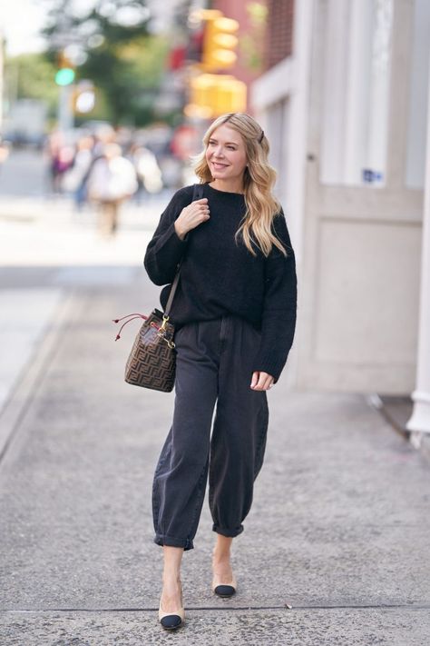 Slouchy Pants Outfit Winter, Black Slouchy Pants Outfit, Black Paperbag Jeans Outfit, Black Slouchy Jeans Outfit, Slouchy Jeans Outfit Winter, Slouchy Pants Outfit, Coulottes Outfit, Slouchy Jeans Outfit, Zara Paper Bag