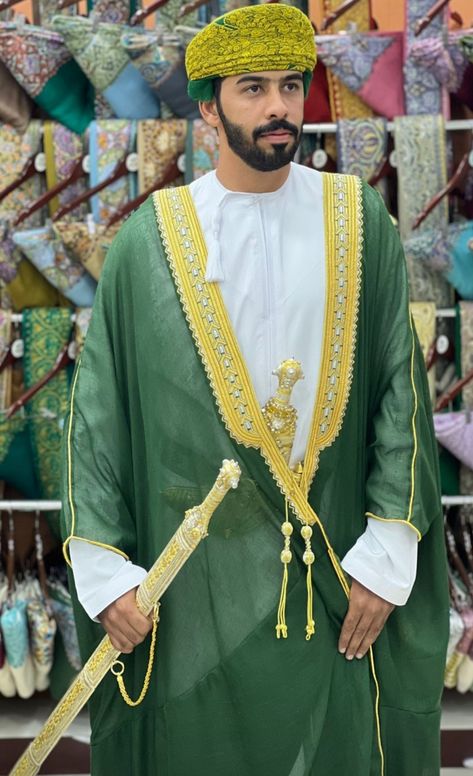 Omani People Omani Dress, Clothes For Men, Islamic Fashion, African Dress, Oman, Mens Suits, Men Dress, Henna, For Men