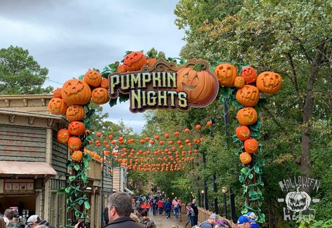 Halloween Drive Thru Ideas, Pumpkin Patch Festival Ideas, Fall Festival Entrance, Halloween Festival Decorations, Pumpkin Festival Decorations, Pumpkin Festival Ideas, Halloween Festival Ideas, Town Halloween Festival, Fall Festival Decorations Outdoor