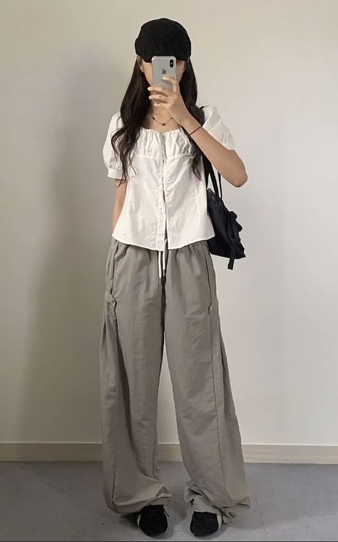 Uniqlo Aesthetic Outfit, Minimalist Outfit Japanese, Japanese Simple Outfit, Musinsa Outfits, Japanese Clothing Style Women, Japanese Fashion Women Summer, Uniqlo Dress Outfits, Casual Japanese Outfits, Japanese Spring Outfits