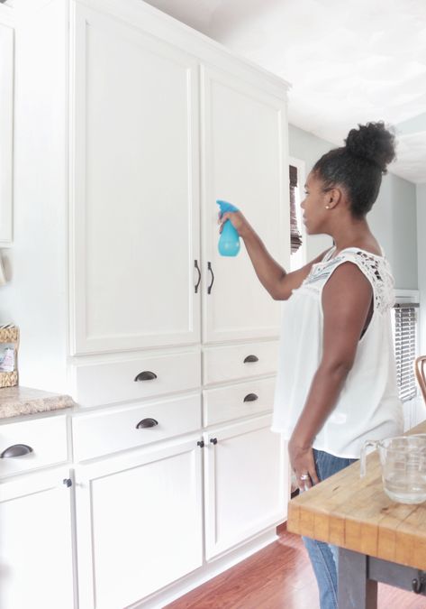 How to Keep those Painted Cabinets “Brite” and White with Scotch-Brite® Update Kitchen Cabinets, Paint Cabinets White, White Cupboards, Cabinets Makeover, Cleaning Cabinets, Clean Kitchen Cabinets, Rustic Country Kitchens, Painted Cabinets, Country Kitchen Designs