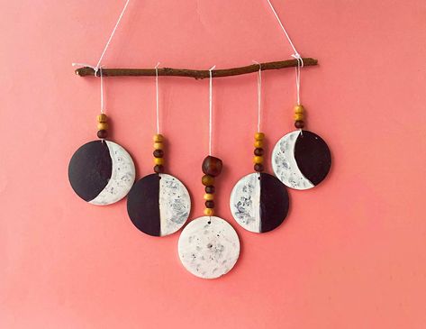 DIY moon phase wall hanging is a budget-friendly way to add decorations to your home. A few supplies and an hour of time is all you need! Diy Moon Phase, Moon Wall Light, Boho Shapes, Moon Phase Wall Hanging, Diy Moon, Rainbow Wall Hanging, Crochet Wall Hangings, Valentines Crochet, Wall Hanging Diy