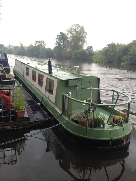 Boat House Exterior, Houseboat Exterior, Houseboat Interiors, Boat Homes, Canal Boat Interior, Barge Boat, Shanty Boat, Narrowboat Interiors, Canal Barge