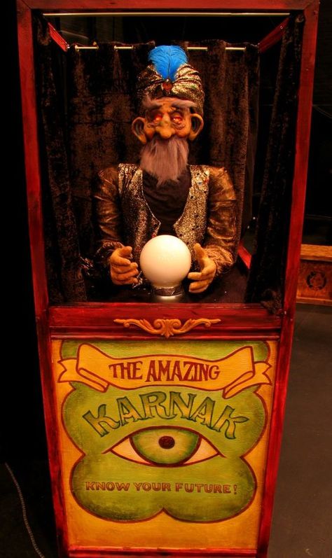 Beauty of old things and mystery of life. Vintage Fortune Teller, Creepy Carnival, Penny Arcade, Curiosity Shop, Vending Machines, Vintage Circus, Fortune Telling, Fortune Teller, Vending Machine