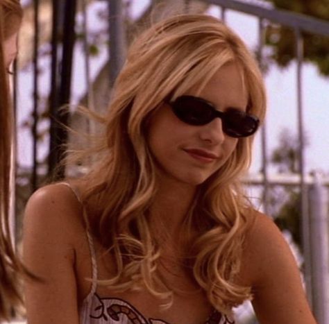 Sarah Michelle Gellar Buffy, Buffy Style, Spike Buffy, Getting A Job, Michelle Gellar, Buffy Summers, Miranda Cosgrove, Bonfire Night, Sarah Michelle Gellar