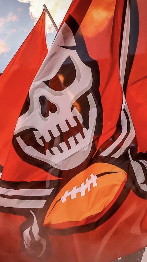 Tampa Bay Buccaneers Aesthetic, Buccaneers Wallpaper, Tom Brady Football, Paper Football, Buccaneers Cheerleaders, Jason Horror, Nfl Wallpaper, Tampa Bay Buccaneers Logo, Tampa Bay Buccaneers Football