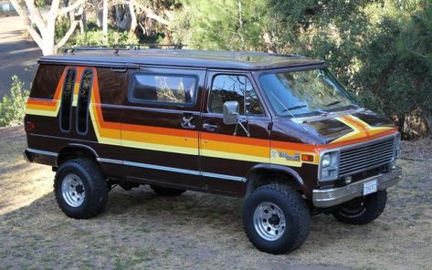 '70s Style! 1978 GMC G35 Vandura 4WD Conversion #Vans #GMC - https://barnfinds.com/70s-style-1978-gmc-g35-vandura-4wd-conversion/ Vans Ideas, Gmc Vandura, Lifted Van, Vans Painted, 4x4 Camper Van, Chevrolet Van, Gmc Vans, Adventure Van, Old School Vans