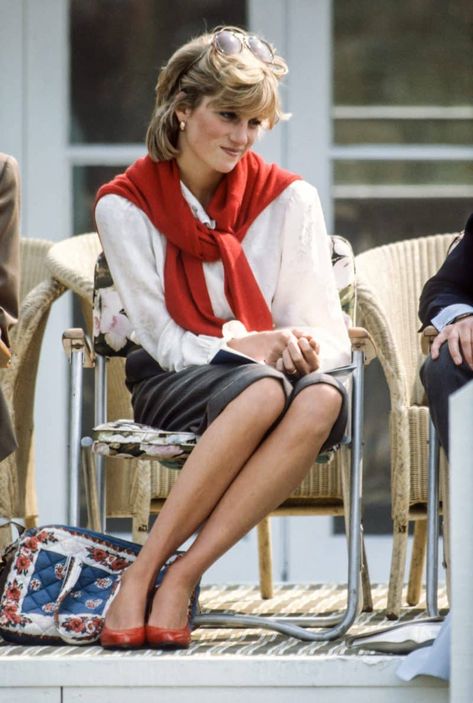 Mode Prints, Princess Diana Fashion, Princess Diana Photos, Princes Diana, Polo Match, Diana Fashion, Moda Jeans, Priscilla Presley, Lady Diana Spencer