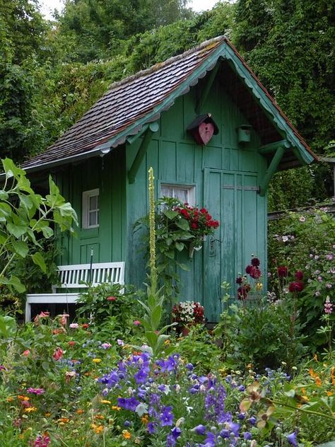 Every year about this time I start missing my garden spaces. I look across the expanse of my snow-dusted lawn and start making plans for spring and summer. Today I’m pondering the elements of a cottage garden. Shed Inspiration, Cottage Garden Sheds, Cottage Patio, Garden Town, Shed Decor, Modern Front Yard, Quaint Cottage, Cottage Garden Design, Backyard Inspiration