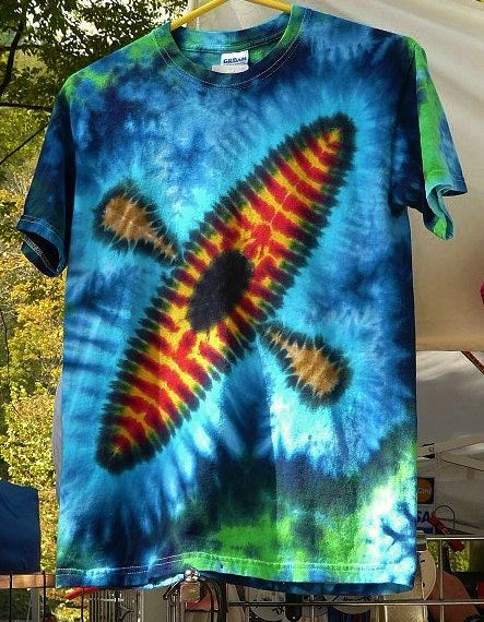 Earthy Blue, Blue Green Background, Tie Dye Shirts Patterns, How To Tie Dye, Tie Dye Pattern, Unique Ties, Tie Dye Shirts, Dyeing Techniques, Tie Dye Shirt