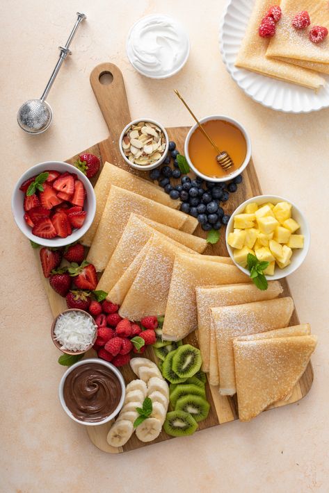 Crepe Board, Crepe Bar Party, Crepes Brunch, Crepes Healthy, Crepe Breakfast, Crepe Dessert, Pancake Platter, Breakfast Crepe, Crepe Bar