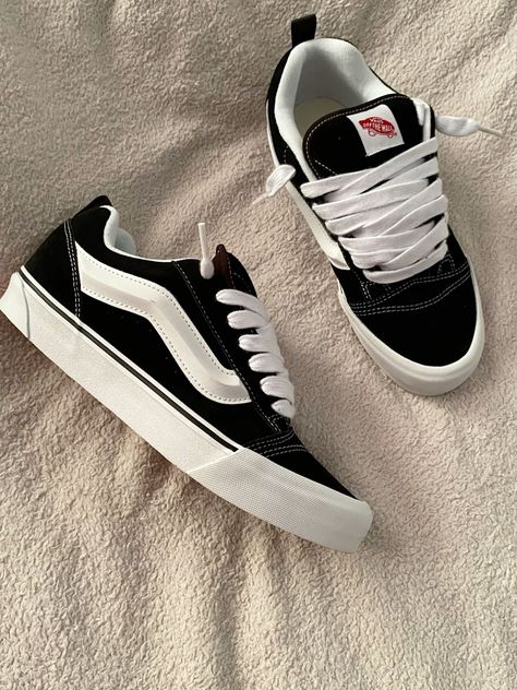 vans knu skool Vans New Skool, Estilo Vans, Skater Vans, Vans Skateboard, Vans Skate Shoes, Vans Old School, Pretty Sneakers, Old Skool Vans, Tenis Vans