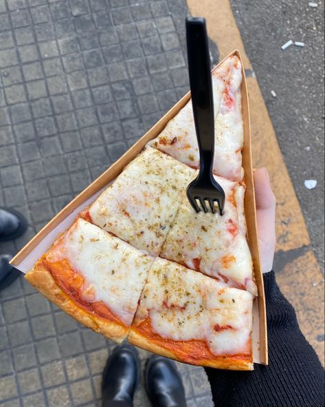 aesthetic pizza street food Street Food Aesthics, Food Aesthics, Pizza Street Food, Aesthetic Pizza, Pizza Italy, French Street, Street Food, Bucket List, Pizza