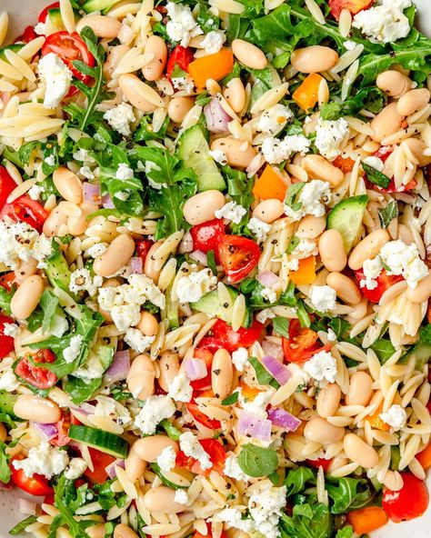 This simple orzo white bean salad comes together in less than 20 minutes for a fresh, delicious, and easy meal! Topped with tons of fresh veggies, arugula, goat cheese, and a tangy lemon vinaigrette, it's perfect for meal prep or a side dish for your summer barbecue! Simple Orzo Salad, Pasta Salad With Beans, Simple Orzo, Orzo Pasta Salad, White Kidney Beans, White Bean Salad, Bean Pasta, Chicken Orzo Soup, Northern Beans