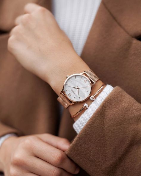 Fashion, relationships, psychology, beauty, dating, fashion outfits Trendy Watches Women, Watches Women Simple, Golden Watch, Pretty Watches, Trendy Watches, Fancy Watches, Bracelet Rose Gold, Hand Watch, Womens Watches Luxury