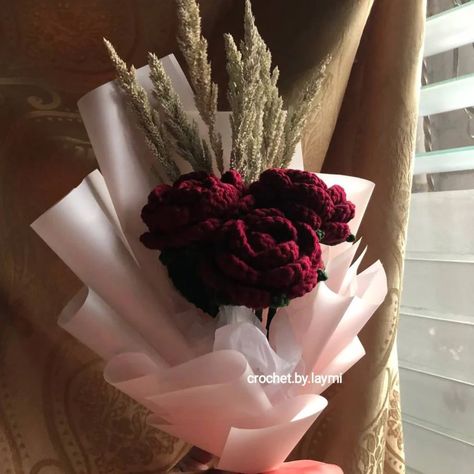 Rose Bouquet ┃ Maroon ∘˙○˚.• Cutie maroon and pink combination! <33 For inquiries and orders, please send us a message 💌 🏷️ #crochet #bouquet #flowers #crochetflowerbouquet #crochetflowers #rose #crochetrose #pink #maroon #crochetph #crochetphilippines #giftideas #birthdaygift #handmadewithlove #handmade Maroon Flowers Bouquet, Sunflower Crochet Bouquet, Tangled Crochet, Carnation Crochet, Crochet Bouquet Flowers, Flower Crochet Bouquet, Crochet Carnation, Flower Bouquet Ideas, Maroon Flowers