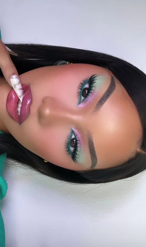 Makeup Looks Colourful Eyeshadows, Dramatic Make Up Looks, Cute Makeup Looks Eye Shadow, Colorful Eye Makeup Black Women, Icy Blue Makeup Look, Cool Eye Makeup Looks Creative, Green And Pink Makeup Looks, Mint Makeup Looks, Wicked Makeup Looks