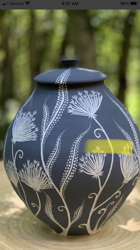 Scraffito Designs Vase, Sgraphito Pottery, Scraffitto Designs, Ceramic Scrafitto, Pottery Surface Decoration, Scrafito Ideas, Floral Sgraffito, Sgraffito Designs Easy, Sgraffito Designs Pattern