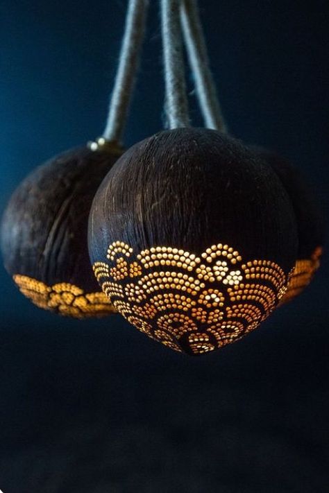 Patterned Lamp, Coconut Shell Crafts, Interior Boho, Diy Lampe, Handmade Lamp, Lamp Handmade, Deco Nature, Lamp Pendant, Deco Luminaire