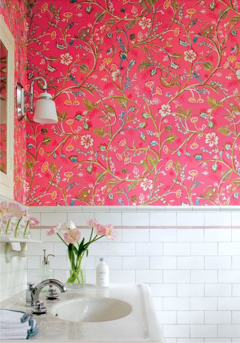 Knight Moves: Thibaut's New Jubilee Collection Thibaut Wallpaper, Bright Wallpaper, Bold Wallpaper, Chinoiserie Wallpaper, Bad Design, Pink Bathroom, Bathroom Wallpaper, Beautiful Bathrooms, New Wall