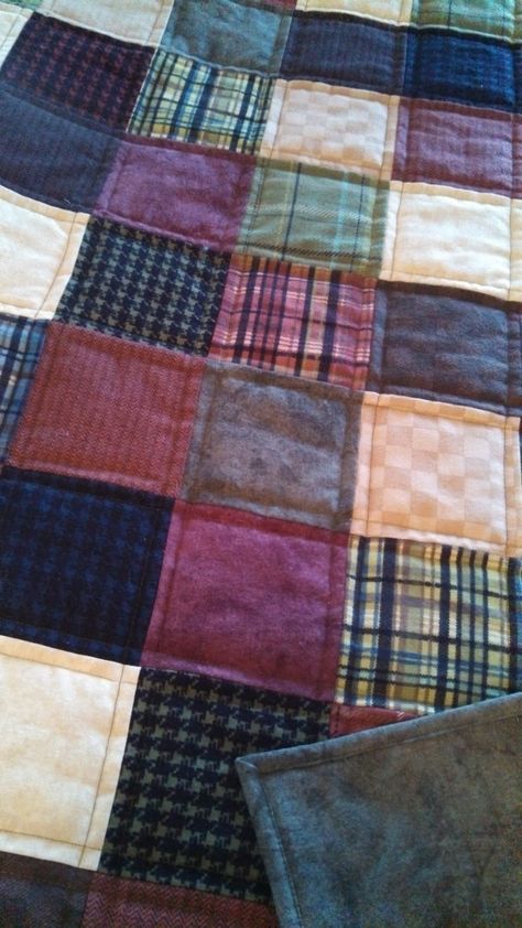 Quilts Made From 5 Inch Squares, Flannel Charm Pack Quilt, Flannel Quilt Patterns Simple, Plaid Flannel Quilt Patterns, Flannel Quilts Easy, Quilts With Squares, Simple Patchwork Quilt, Heather Ideas, Flannel Quilt Patterns