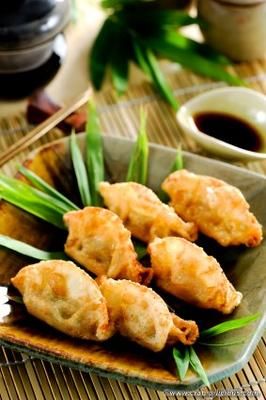 Crab Pot Stickers Lobster Dumplings Recipe, Crab Recipes Asian, Crab Dumplings Recipe, Potsticker Recipes, Crab Dumplings, Crab Meat Appetizers, Recipes Using Egg Roll Wrappers, Crab Appetizers, Pot Stickers Recipe