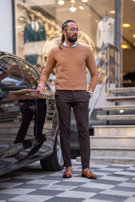 Elevate your everyday style with our Slim Fit Camel Crewneck, the epitome of effortless sophistication. It's time to upgrade your wardrobe essentials. Find yours now! Priced at USD 129 with free shipping. Explore more at Hollomen.com #HolloMen #SlimFitCrewneck #EffortlessStyle #CamelCrewneck #MomentsOfDistinction Streetwear Fashion Men Fall, Autumn Men Outfit, Men Sweater Outfit, Teacher Outfits Men, Mens Professional Fashion, Male Teacher Outfits, Men's Fall Fashion, Camel Shirt, Mens Business Casual Outfits