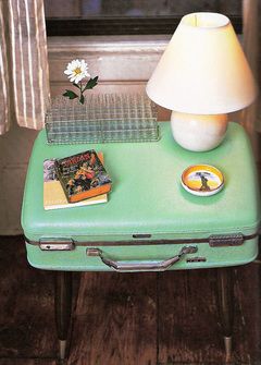 night stand. Suitcase Table, Old Suitcases, Vintage Suitcase, Vintage Luggage, Green Vintage, Retro Decor, Upcycled Furniture, My New Room, New Room