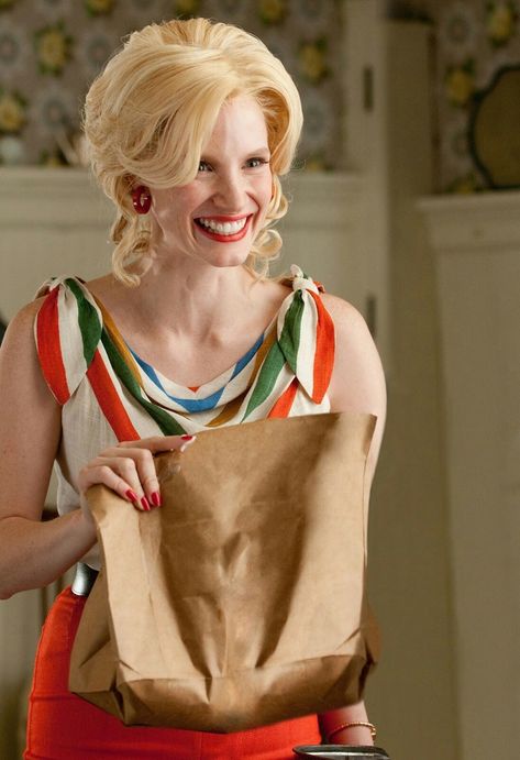 Jessica Chastain as Celia Foote in "The Help," 2011 Trash Background, Impressive Costumes, Vintage Hairdo, Celia Foote, Vintage Hairstyle, 2011 Movies, Period Movies, Tv Show Outfits, White Woman