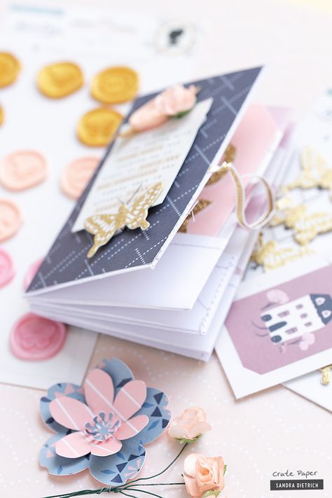 Mini Booklet Ideas, Diy Mini Booklet, Diy Booklet Design Ideas, Small Booklet Design, Mini Booklet Design, Diy Booklet Ideas, Booklet Design Ideas, Diy Booklet, Booklet Ideas