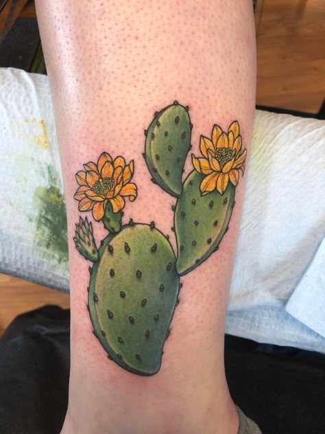 Prickly Pear Tattoo, Pear Tattoo, Prickly Pear Flowers, Back Of Leg Tattoos, Succulent Tattoo, Cactus Paintings, Gallery Tattoo, Cactus Tattoo, Cactus Drawing