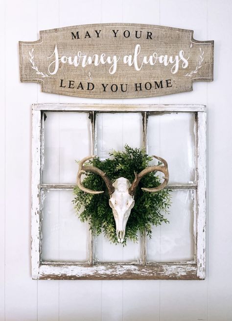 I love southern rustic decor. Farmhouse window Farmhouse Deer Decor, Deer Head Decor Living Room Farmhouse, Deer Antler Decor Ideas, Antler Decorations, Deer Head Decor, Cave Bathroom, Deer Antler Decor, Deer Heads, Antlers Decor