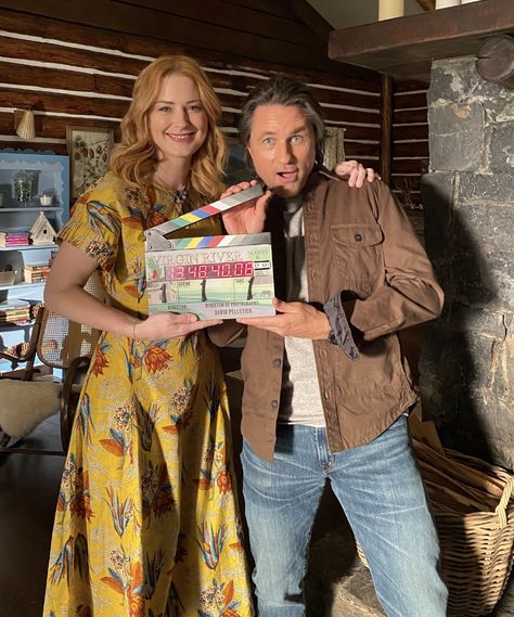 countryliving Martin Henderson, Alexandra Breckenridge, Virgin River, Netflix Dramas, New Tv Series, Getting To Know Someone, Lizzie Mcguire, Someone New, Cabin Life