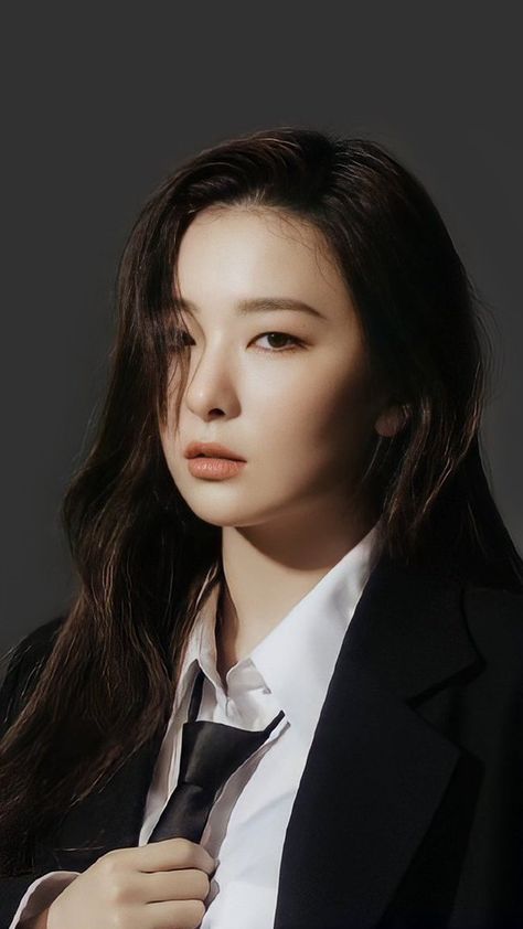 Seulgi Instagram, Kang Seul-gi, Velvet Wallpaper, Kang Seulgi, Red Velvet Seulgi, Black Suit, Girl Cakes, Girl Crushes, Kpop Wallpaper