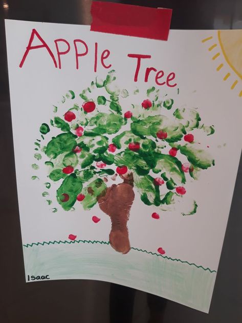 September Footprint Crafts, Apple Art Projects, Apple Crafts Preschool, Baby Art Crafts, August Crafts, September Crafts, Infant Classroom, Apple Activities, Fall Arts And Crafts