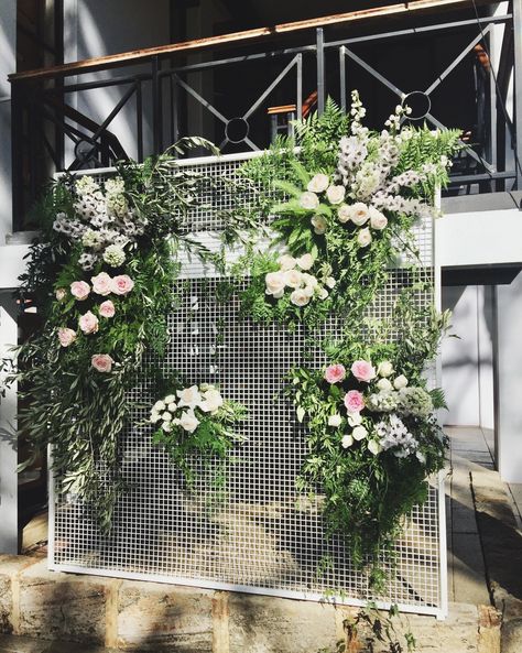 Mesh Backdrop, Free Standing Wedding Decorations, Wire Mesh Screen, Light Backdrop, Event Display, Wedding Arch Flowers, Arch Flowers, Wedding Altars, Wedding Hashtag