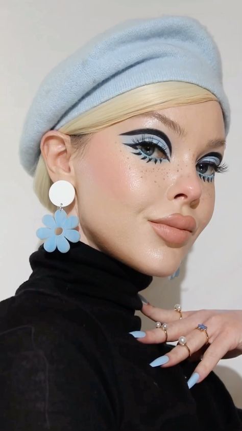 60s Twiggy Make Up, 1960s Inspired Makeup, Twiggy Inspired Makeup, Twiggy Photoshoot, 60s Makeup Looks, 60s Mod Makeup, Disco 60s, 60s Inspired Makeup, 60s Eye Makeup