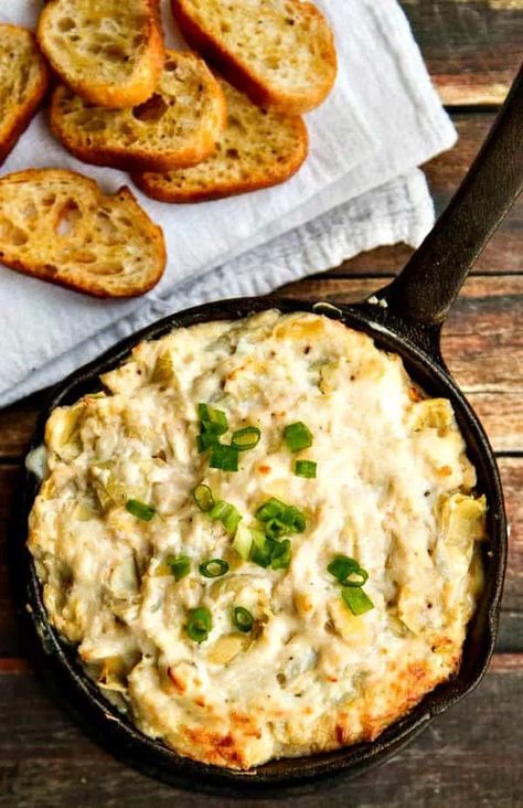 Crab And Artichoke Dip, Chips Dip, Cheesecake Dip, Crab Dip, Crab Recipes, Artichoke Dip, Super Bowl Food, Corn Dogs, Cast Iron Skillet