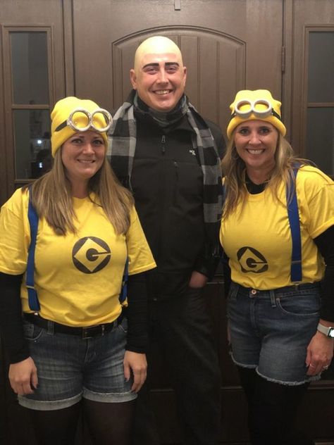 Gru And Minions Group Costume, Gru Minion Costume, Gru And Minion Costume, Disney Characters Costumes Diy, Fred And Daphne Costume, Lightning Costume, Minion Dress Up, Office Costumes, Gru Costume