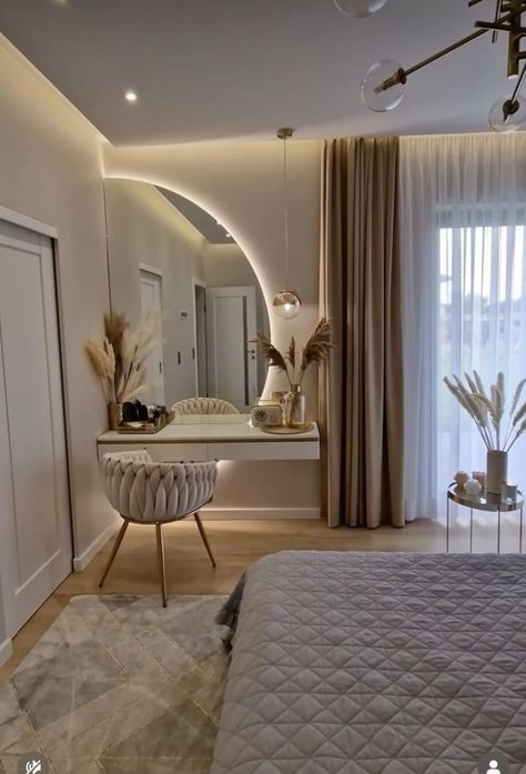 Bedroom Ideas Feminine, Rich Girl Room, Medium Bedroom Ideas, Classy Bedroom Interior, Classy Vanity, Modern Feminine Bedroom, Classy Bedroom Ideas, Feminine Room Decor, Lady Bedroom